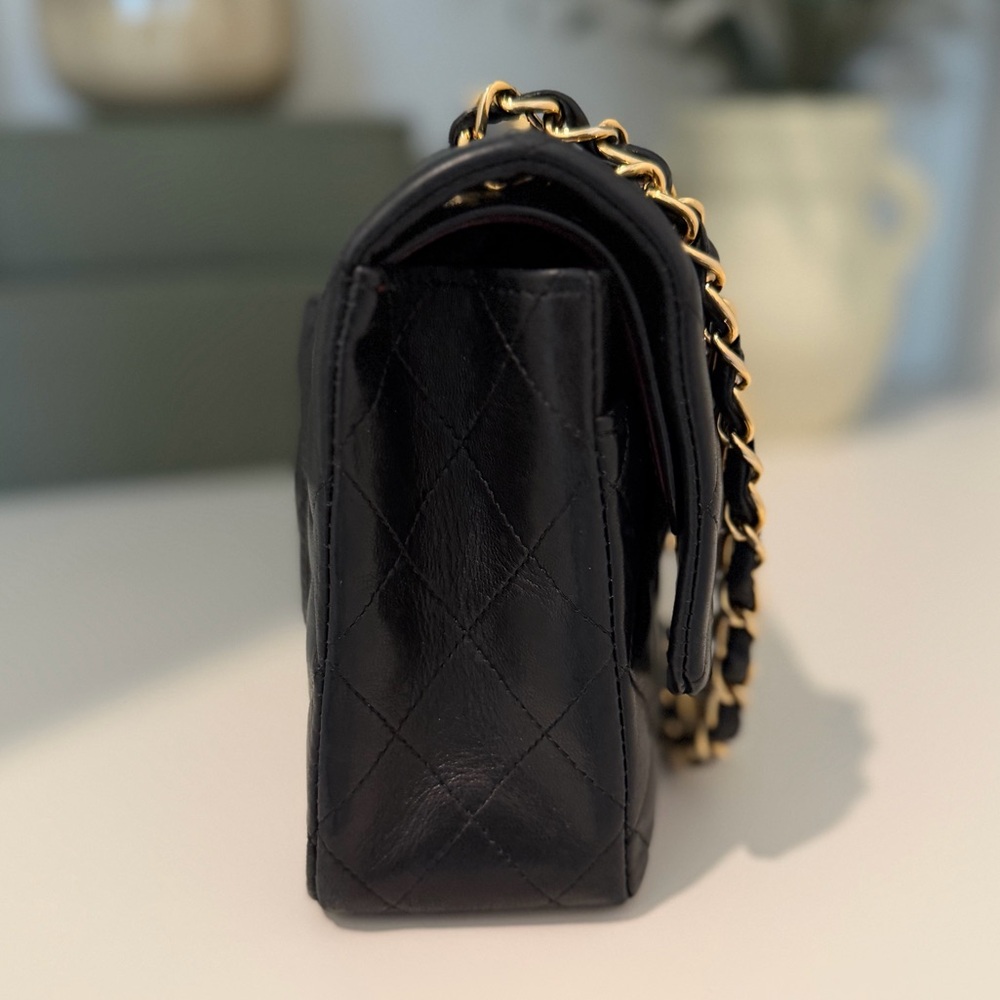 *AUTHENTIC* CHANEL medium classic flap - image 4